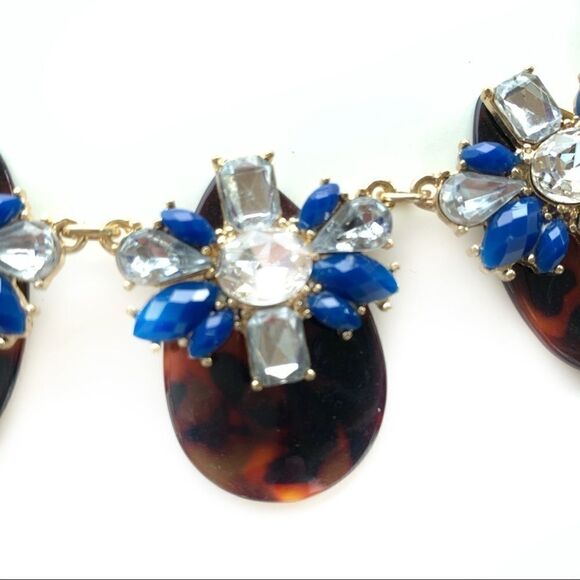 Faux tortoise blue crystal runway worthy necklace - Picture 5 of 6